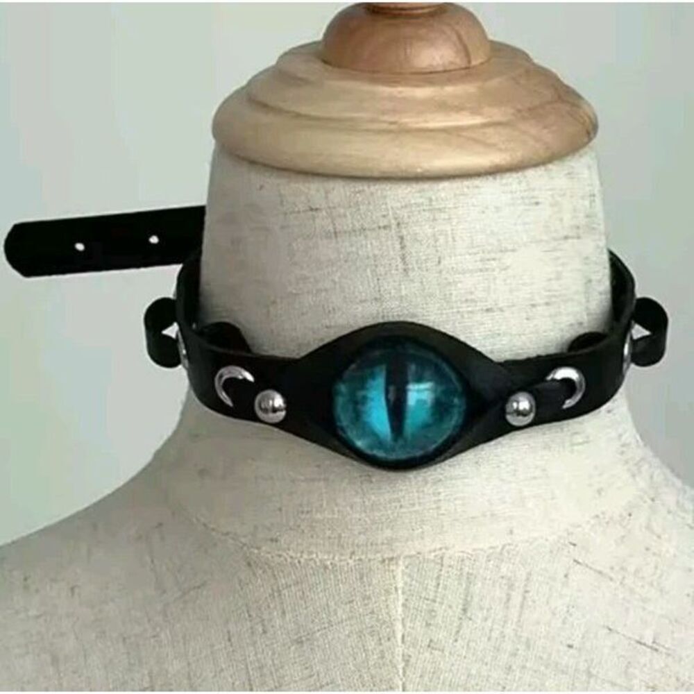 New Without Tags Green Dragon Eye Eyeball Choker Necklace Vegan Leather  17.25"